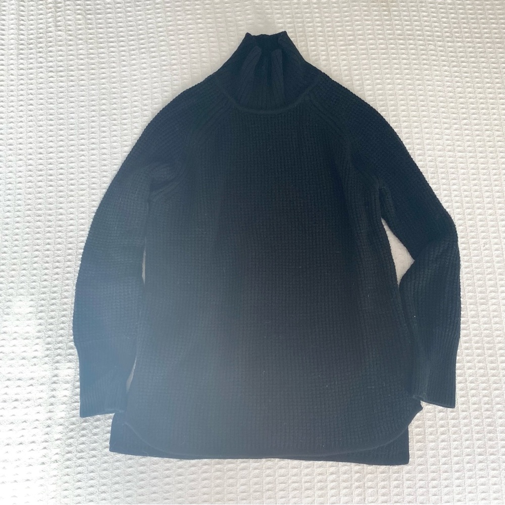 Banana Republic black waffle knit turtleneck sweater size Medium